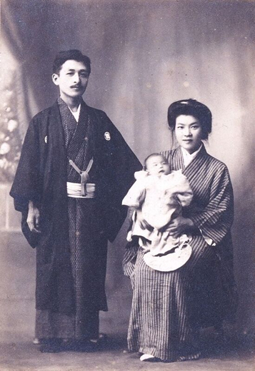 静雄・美知代夫妻と千鶴子〔田山花袋記念文学館提供〕